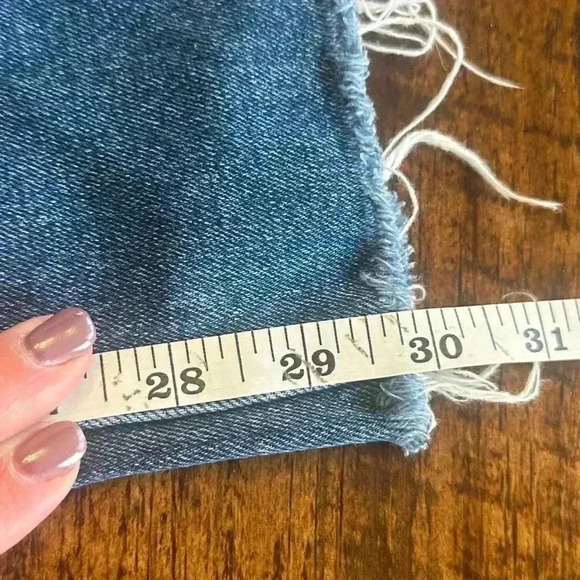 💙A&F | Zoe Natural Rise Ankle Straight Jeans with Light Distressing & Raw Hems - Picture 8 of 8